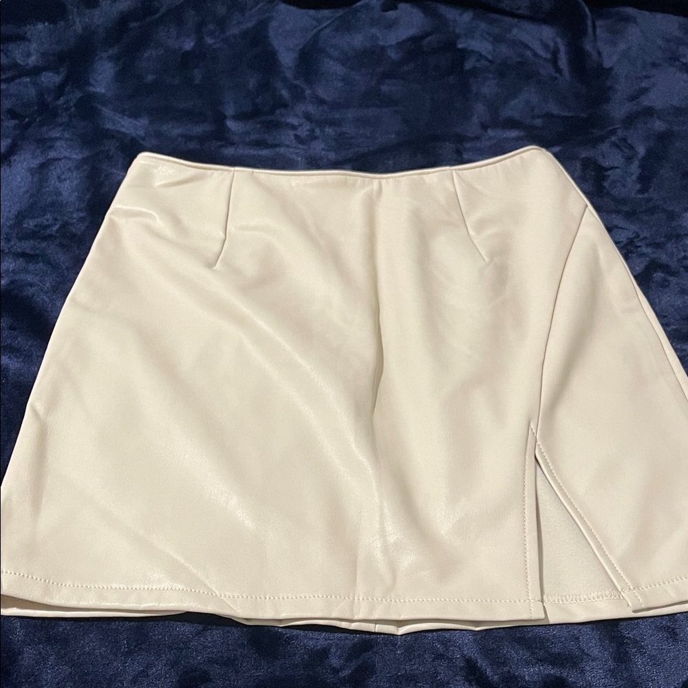 Rewash Cream Skater Mini Skirt with Asymmetrical Slit